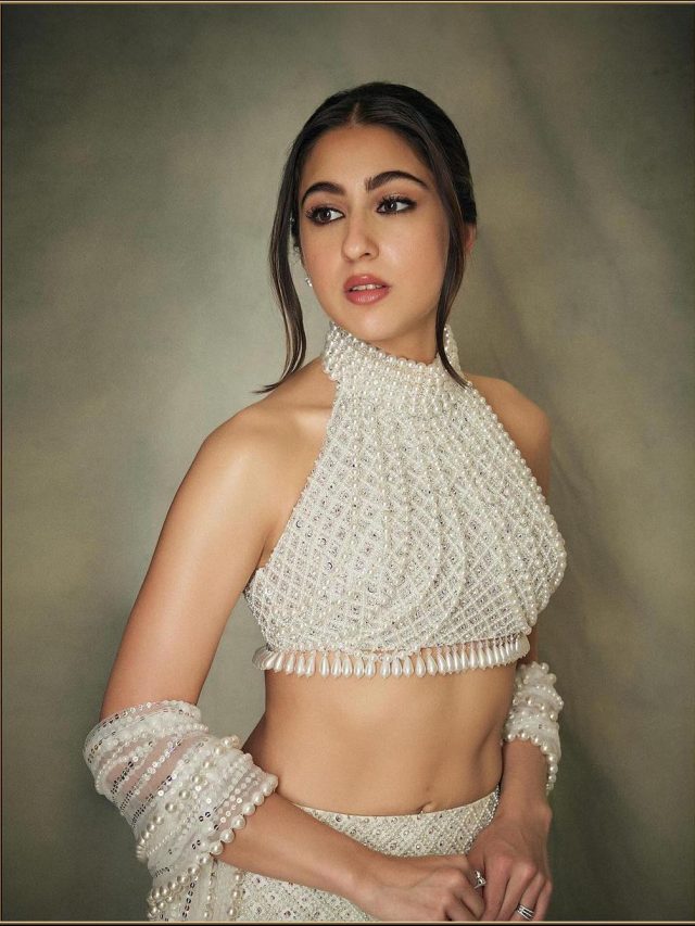 Sara ali khan in Manish Malhotra Lehenga